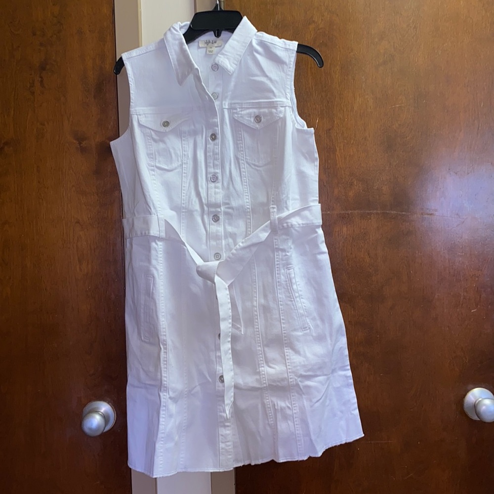 One white dress sleeves less